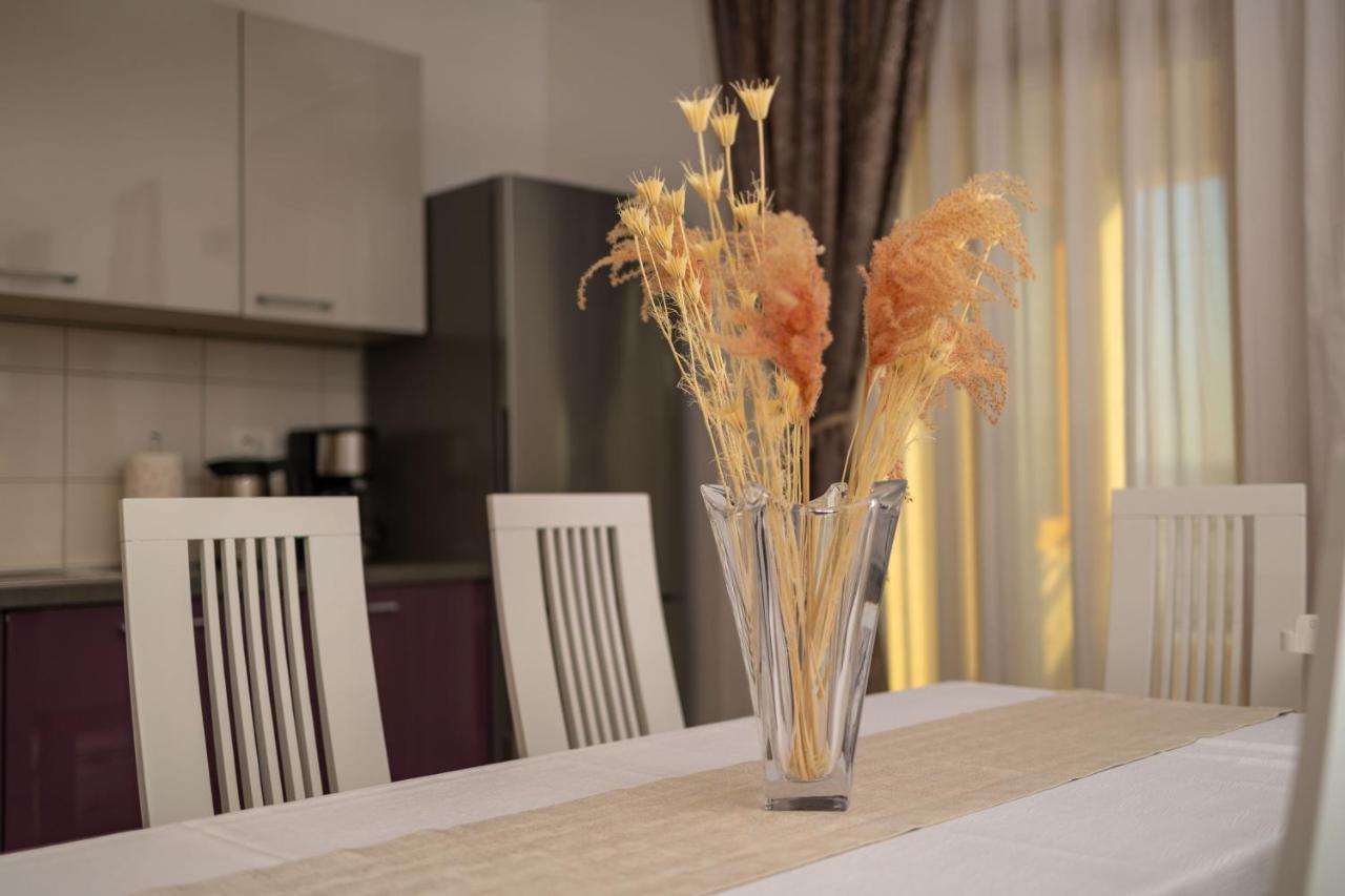 Apartments Lea โปดสตรานา ภายนอก รูปภาพ