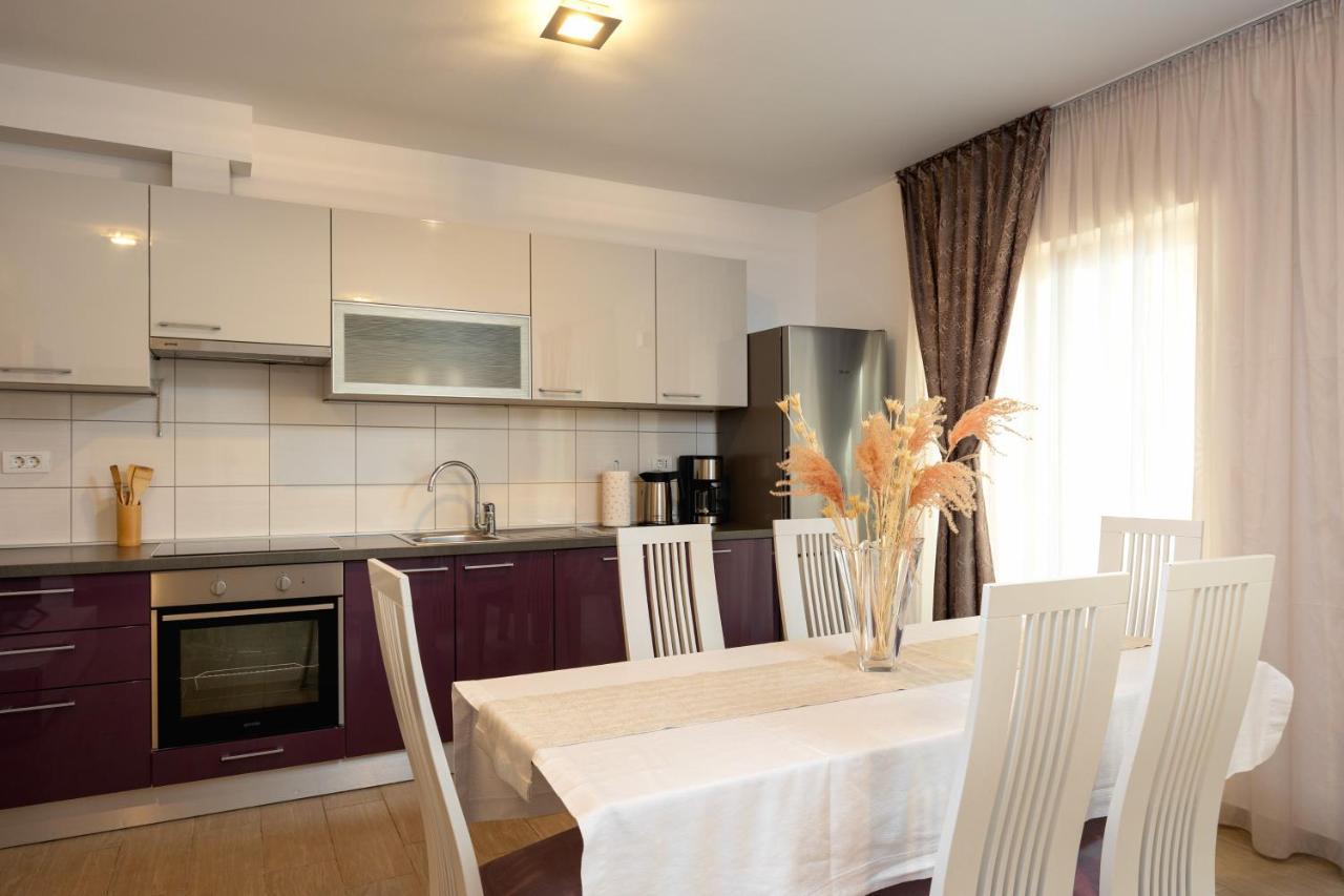 Apartments Lea โปดสตรานา ภายนอก รูปภาพ